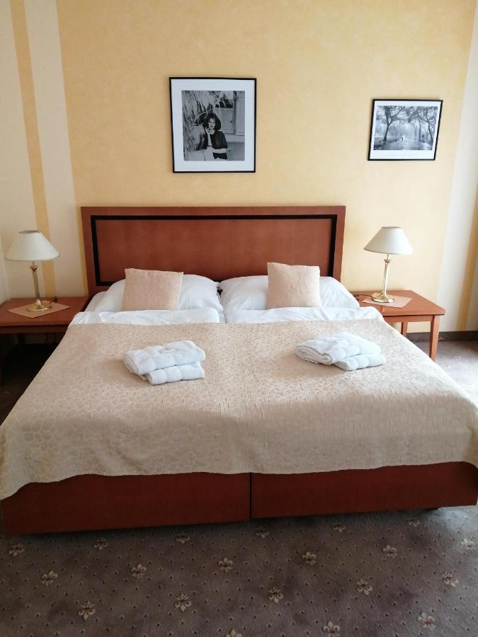 Apartmany Cesky Dvur Марианске-Лазне Экстерьер фото